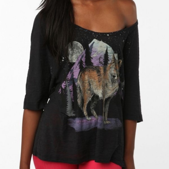 Urban Outfitters Tops - Urban Outfitters Wolf Top Tee Title Unknown L